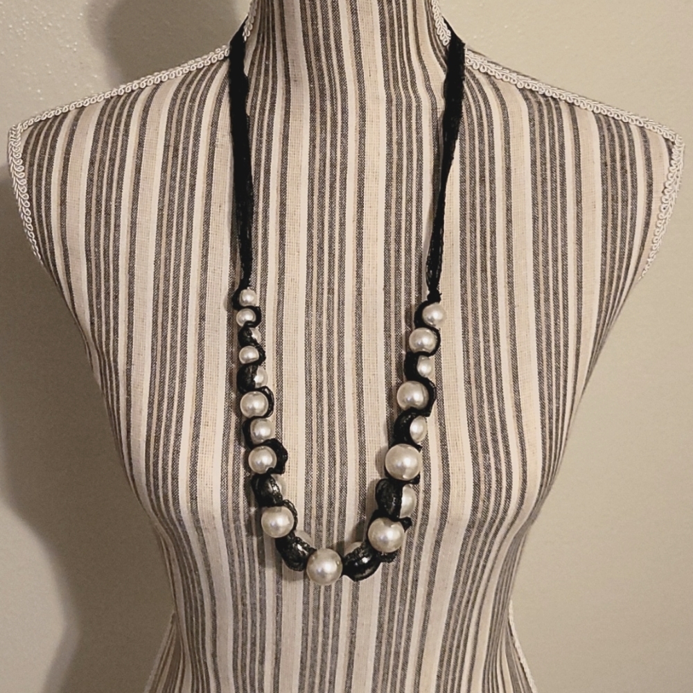 Black Lace & Faux Pearl Necklace
